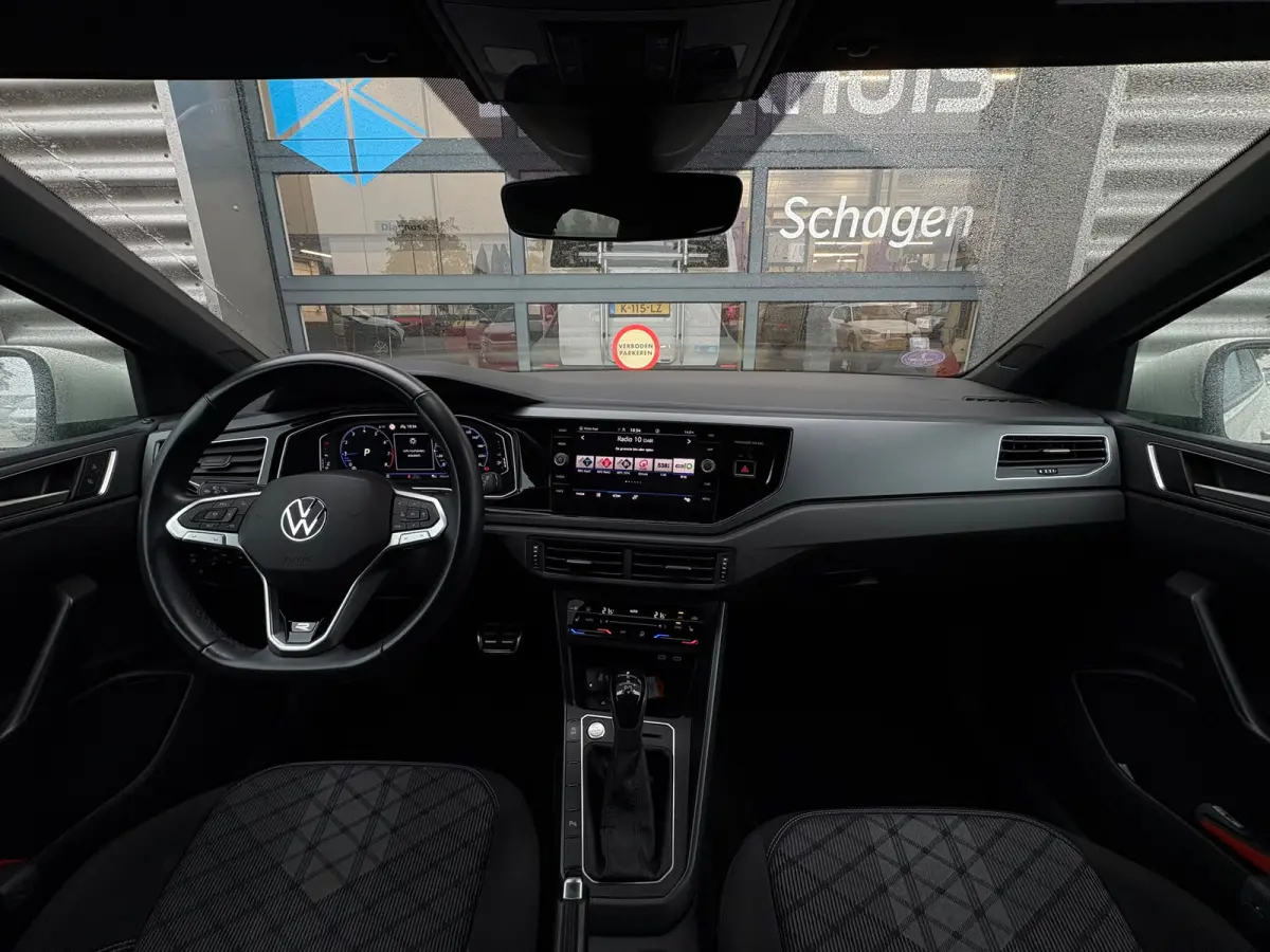 1.0 TSI 110 pk R-Line 7-DSG | Achteruitrijcamera | R-Line interieur | Trekhaak afneembaar |