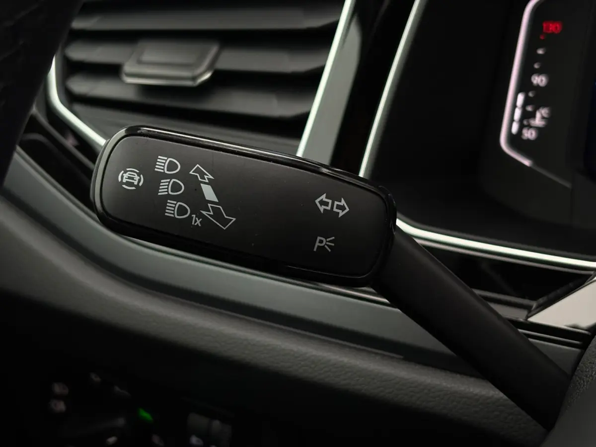 1.0 TSI 110 pk R-Line 7-DSG | Achteruitrijcamera | R-Line interieur | Trekhaak afneembaar |