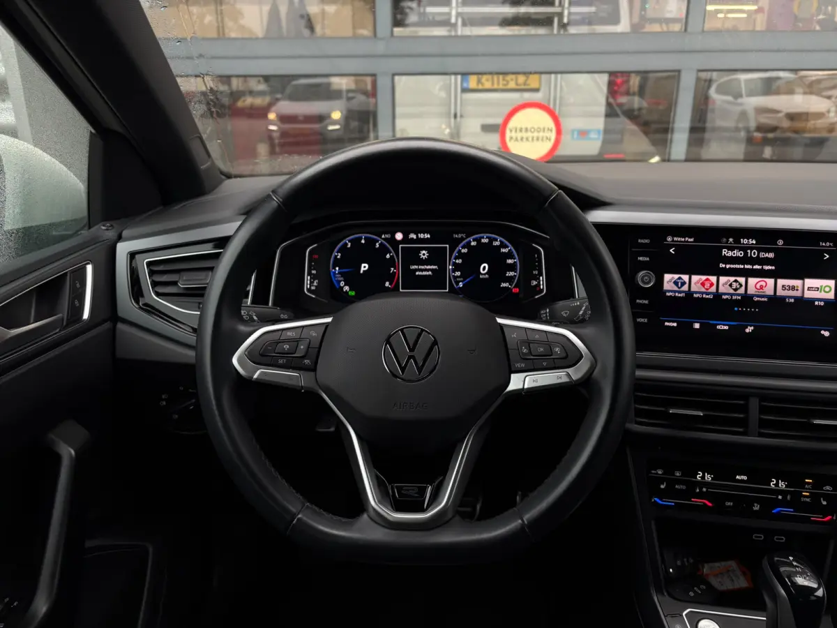 1.0 TSI 110 pk R-Line 7-DSG | Achteruitrijcamera | R-Line interieur | Trekhaak afneembaar |