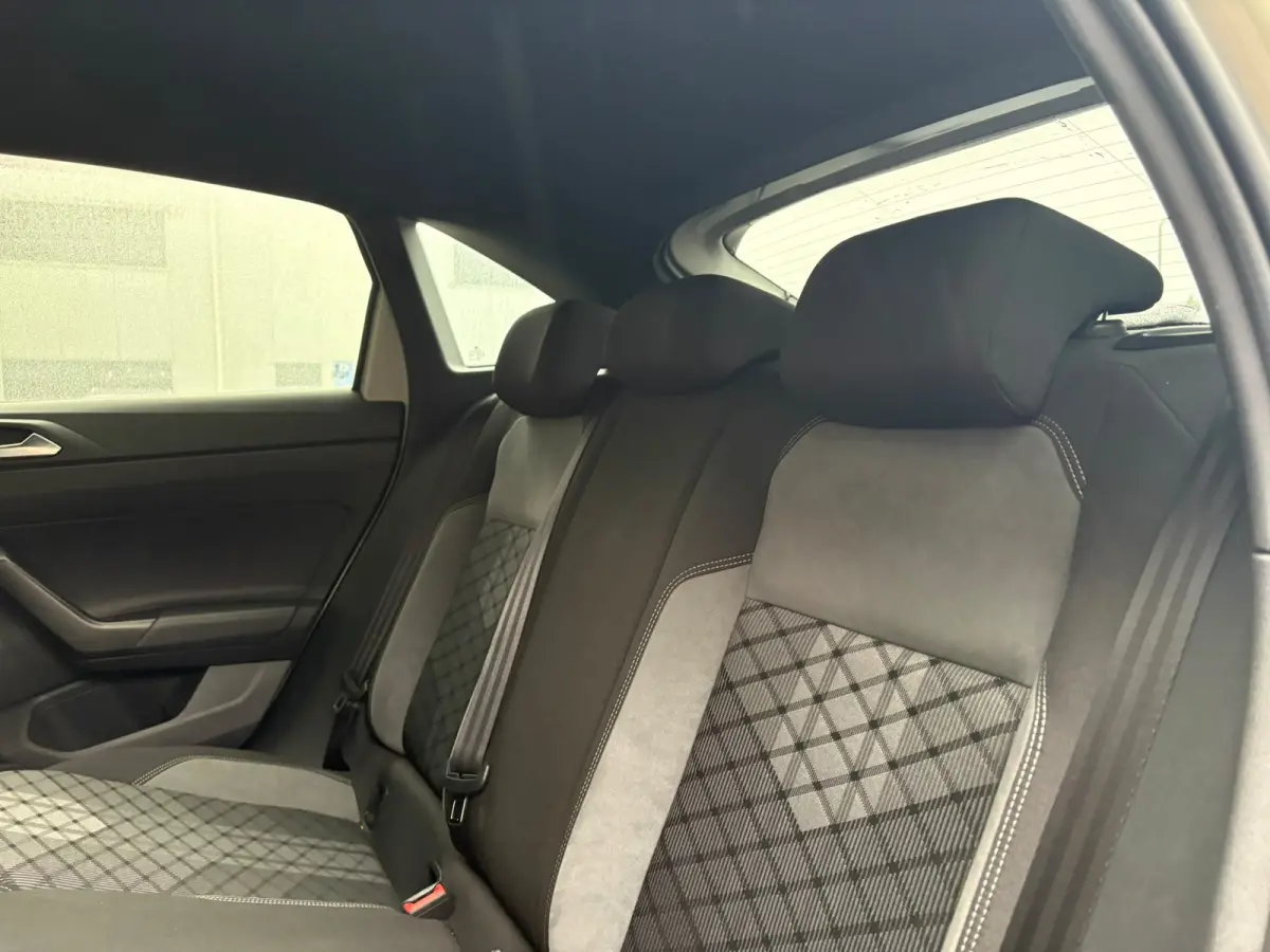 1.0 TSI 110 pk R-Line 7-DSG | Achteruitrijcamera | R-Line interieur | Trekhaak afneembaar |