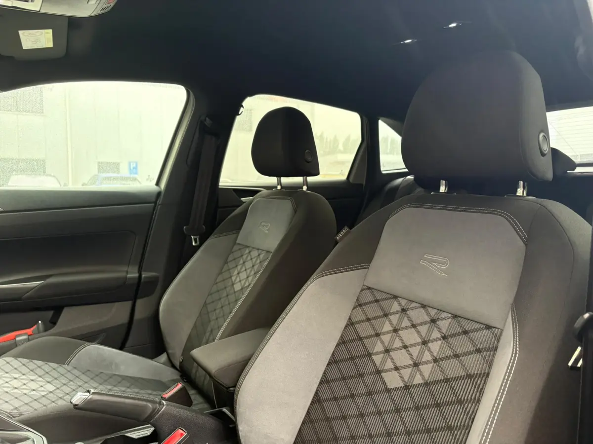 1.0 TSI 110 pk R-Line 7-DSG | Achteruitrijcamera | R-Line interieur | Trekhaak afneembaar |