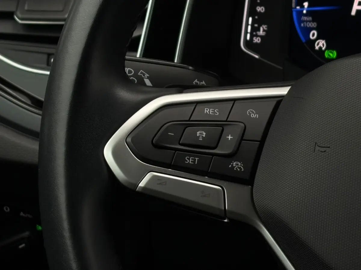 1.0 TSI 110 pk R-Line 7-DSG | Achteruitrijcamera | R-Line interieur | Trekhaak afneembaar |