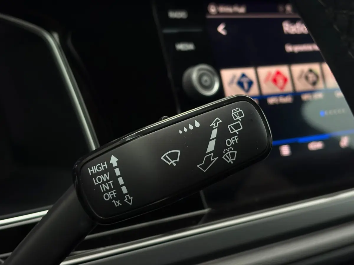 1.0 TSI 110 pk R-Line 7-DSG | Achteruitrijcamera | R-Line interieur | Trekhaak afneembaar |