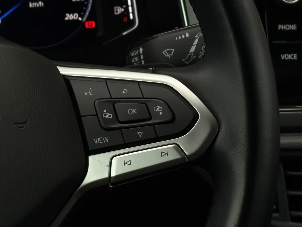1.0 TSI 110 pk R-Line 7-DSG | Achteruitrijcamera | R-Line interieur | Trekhaak afneembaar |