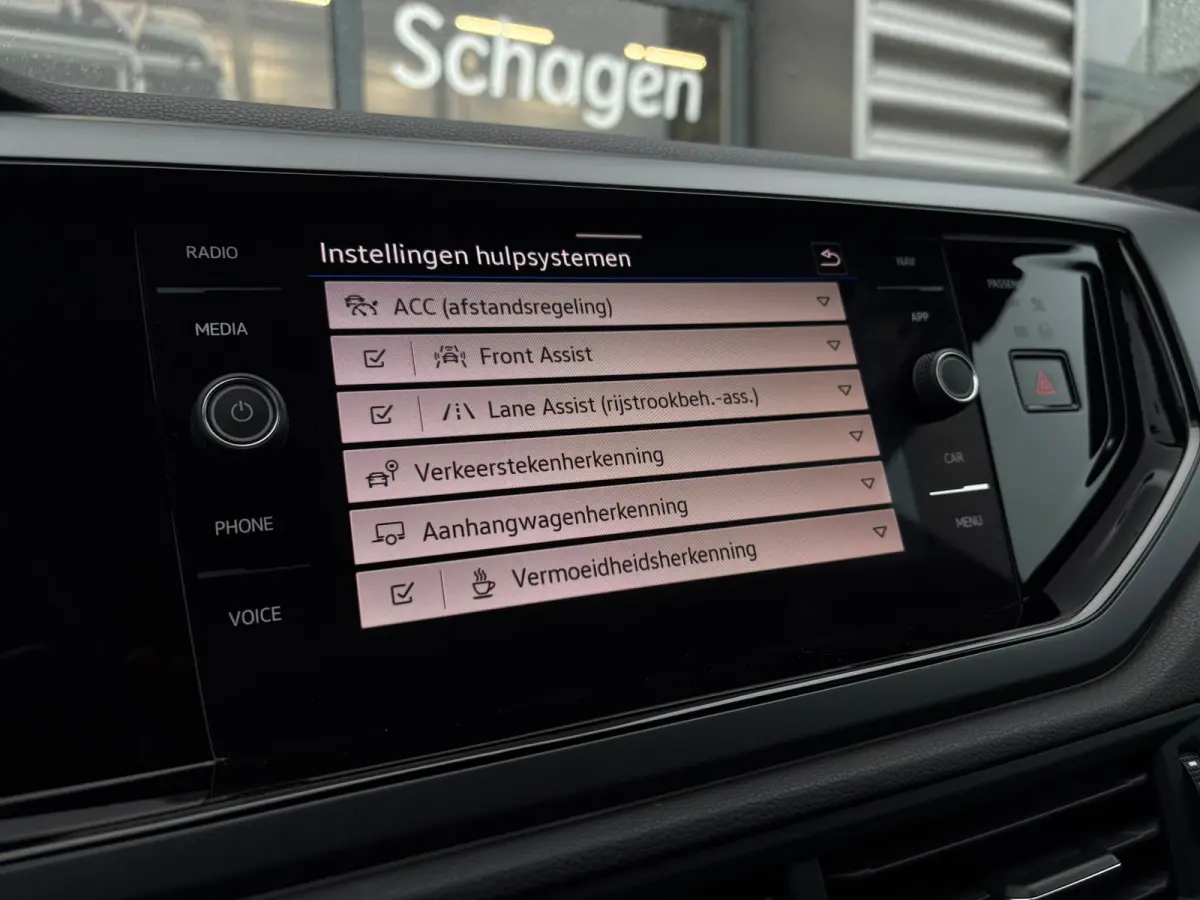 1.0 TSI 110 pk R-Line 7-DSG | Achteruitrijcamera | R-Line interieur | Trekhaak afneembaar |