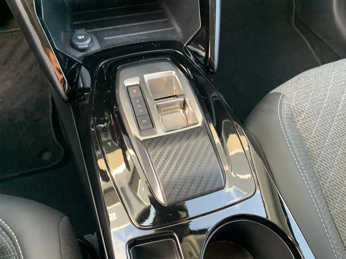 Hybrid 100 e-DCS6 Allure Airco | AppleCarPlay/Android Auto | Camera | Cruise Control | DAB | LED | LMV 16" | PDC V&A |