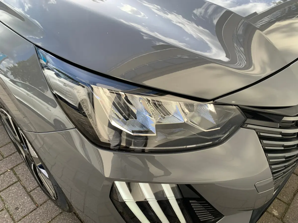 Hybrid 100 e-DCS6 Allure Airco | AppleCarPlay/Android Auto | Camera | Cruise Control | DAB | LED | LMV 16" | PDC V&A |