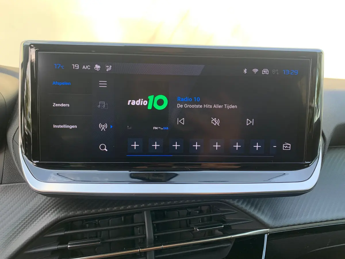 Hybrid 100 e-DCS6 Allure Airco | AppleCarPlay/Android Auto | Camera | Cruise Control | DAB | LED | LMV 16" | PDC V&A |