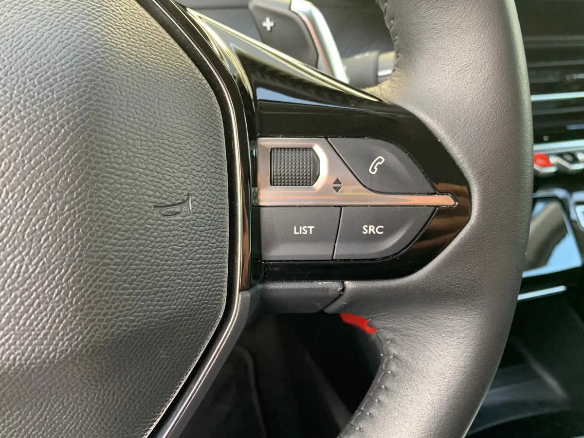 Hybrid 100 e-DCS6 Allure Airco | AppleCarPlay/Android Auto | Camera | Cruise Control | DAB | LED | LMV 16" | PDC V&A |