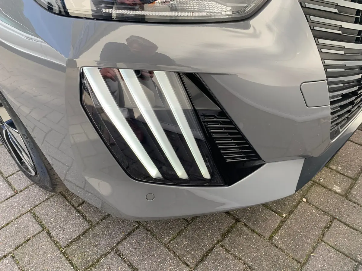 Hybrid 100 e-DCS6 Allure Airco | AppleCarPlay/Android Auto | Camera | Cruise Control | DAB | LED | LMV 16" | PDC V&A |