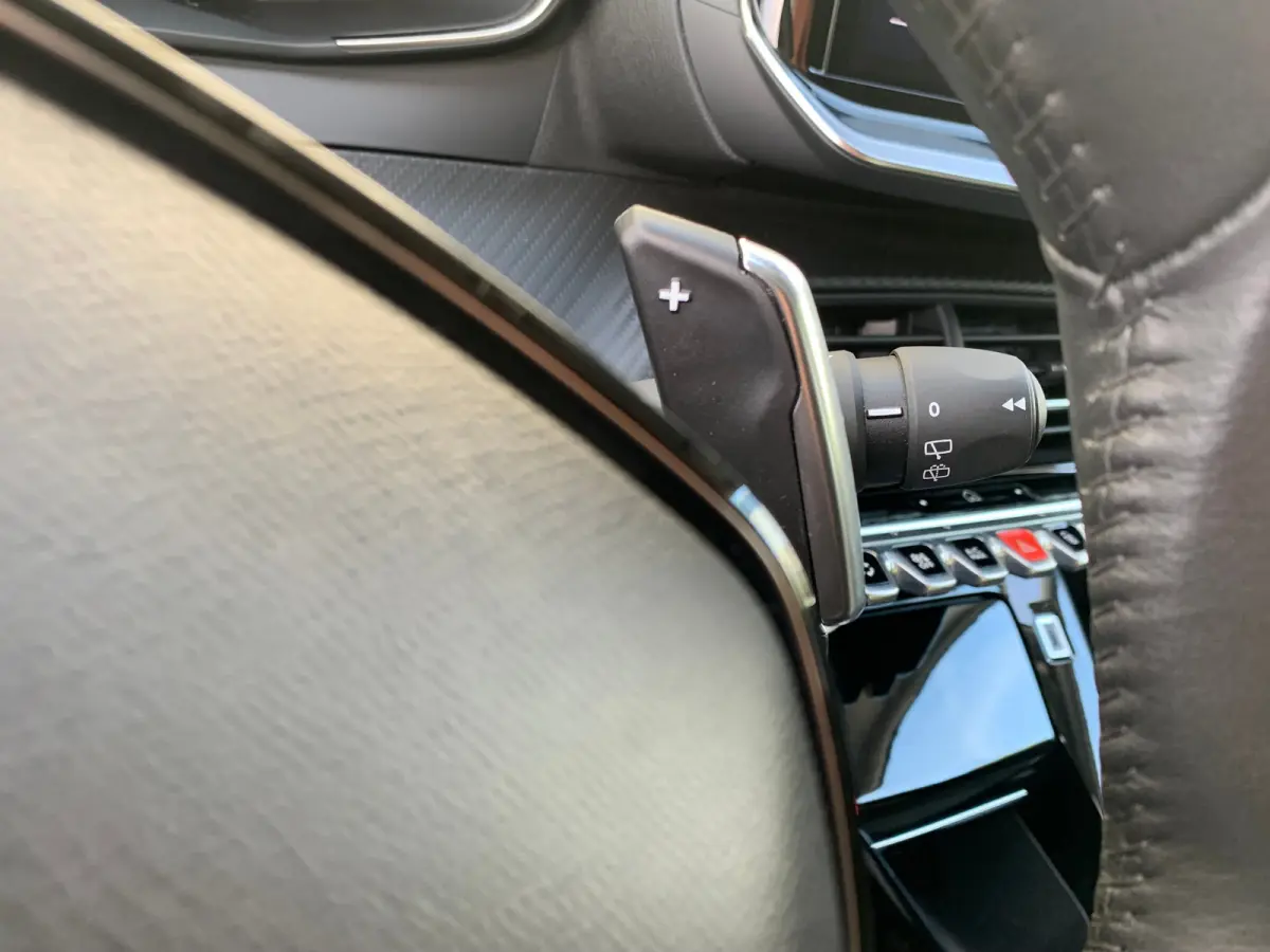 Hybrid 100 e-DCS6 Allure Airco | AppleCarPlay/Android Auto | Camera | Cruise Control | DAB | LED | LMV 16" | PDC V&A |