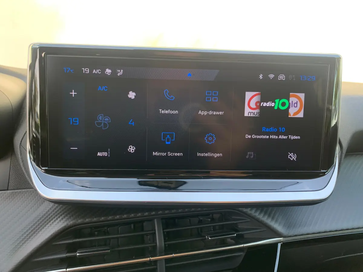 Hybrid 100 e-DCS6 Allure Airco | AppleCarPlay/Android Auto | Camera | Cruise Control | DAB | LED | LMV 16" | PDC V&A |