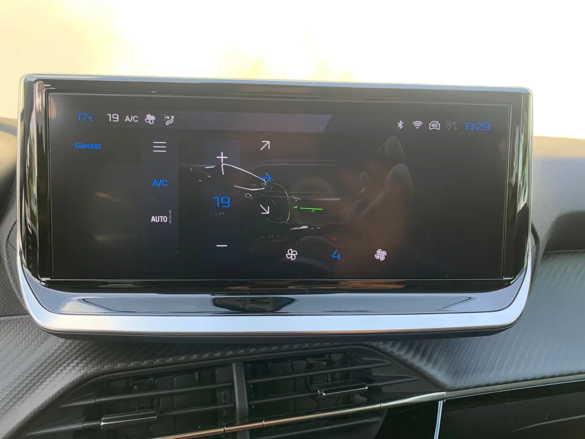 Hybrid 100 e-DCS6 Allure Airco | AppleCarPlay/Android Auto | Camera | Cruise Control | DAB | LED | LMV 16" | PDC V&A |