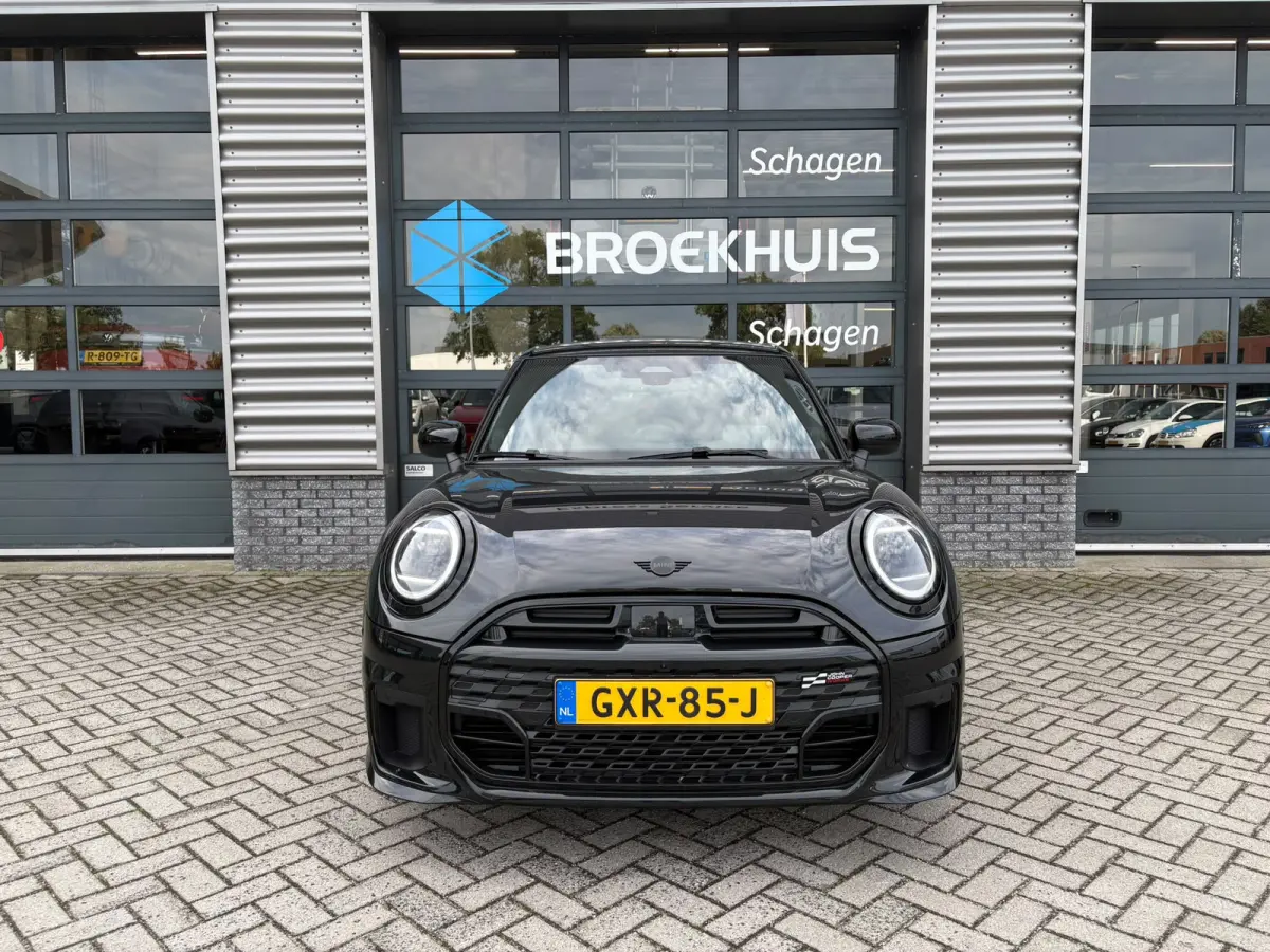 2.0 Cooper S John Cooper Works XL 204 pk | Achteruitrijcamera | Panoramadak | Apple Carplay |
