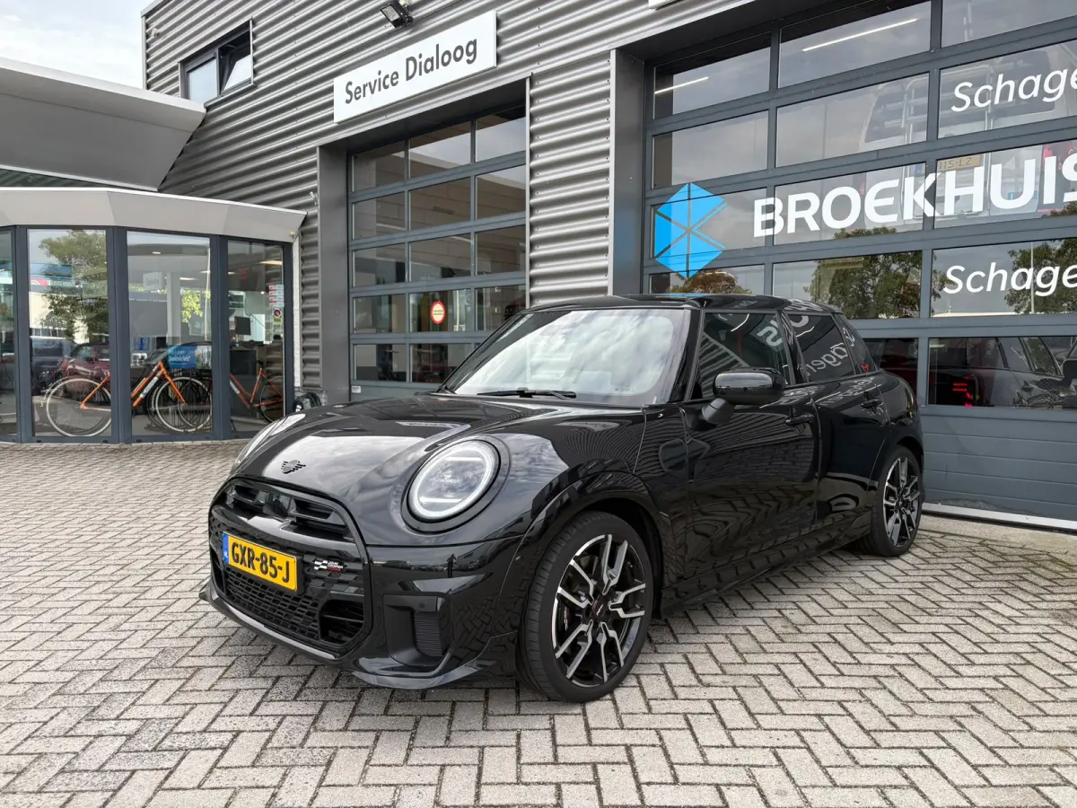 2.0 Cooper S John Cooper Works XL 204 pk | Achteruitrijcamera | Panoramadak | Apple Carplay |