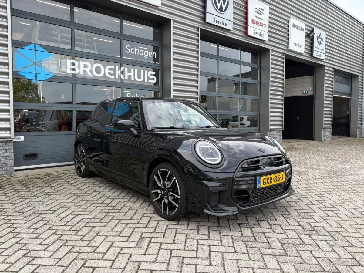 2.0 Cooper S John Cooper Works XL 204 pk | Achteruitrijcamera | Panoramadak | Apple Carplay |