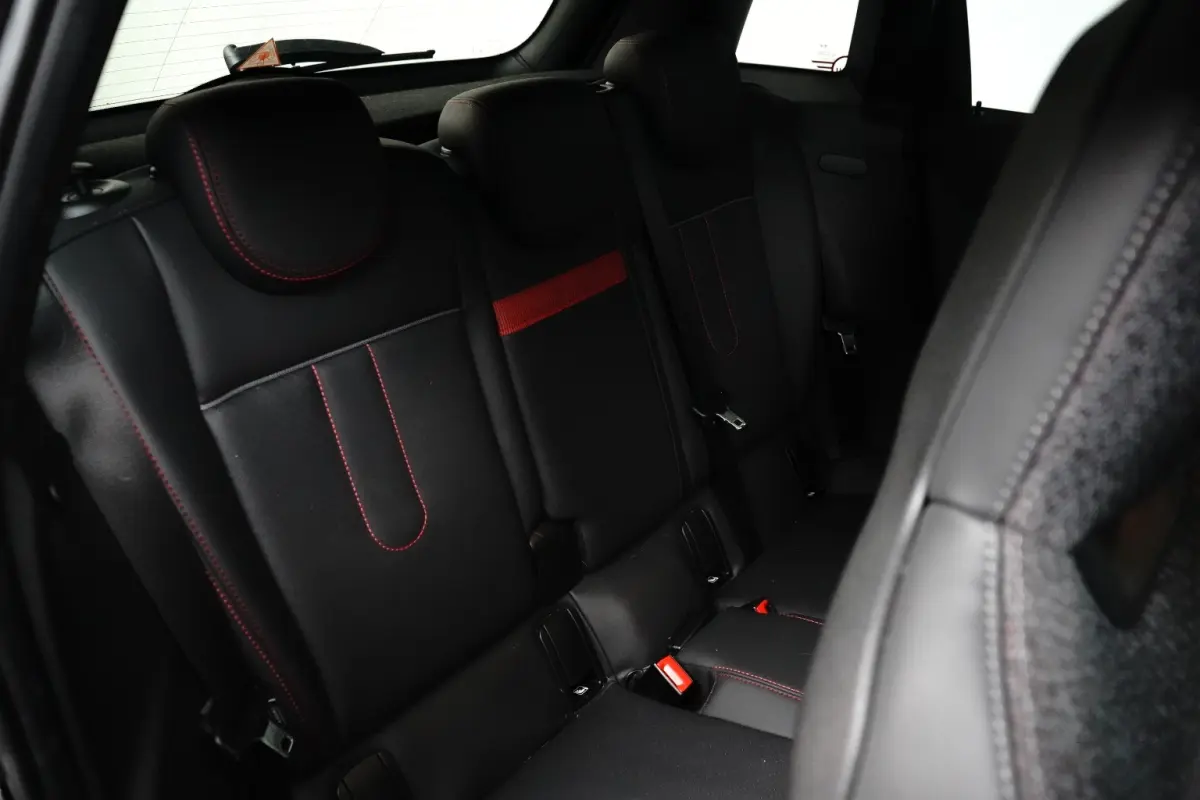 2.0 Cooper S John Cooper Works XL 204 pk | Achteruitrijcamera | Panoramadak | Apple Carplay |