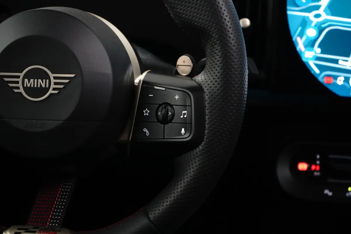 2.0 Cooper S John Cooper Works XL 204 pk | Achteruitrijcamera | Panoramadak | Apple Carplay |