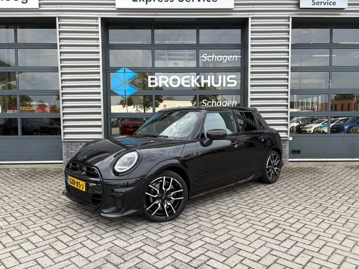 2.0 Cooper S John Cooper Works XL 204 pk | Achteruitrijcamera | Panoramadak | Apple Carplay |