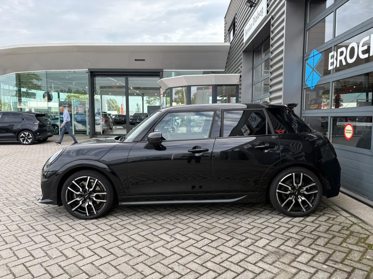 2.0 Cooper S John Cooper Works XL 204 pk | Achteruitrijcamera | Panoramadak | Apple Carplay |