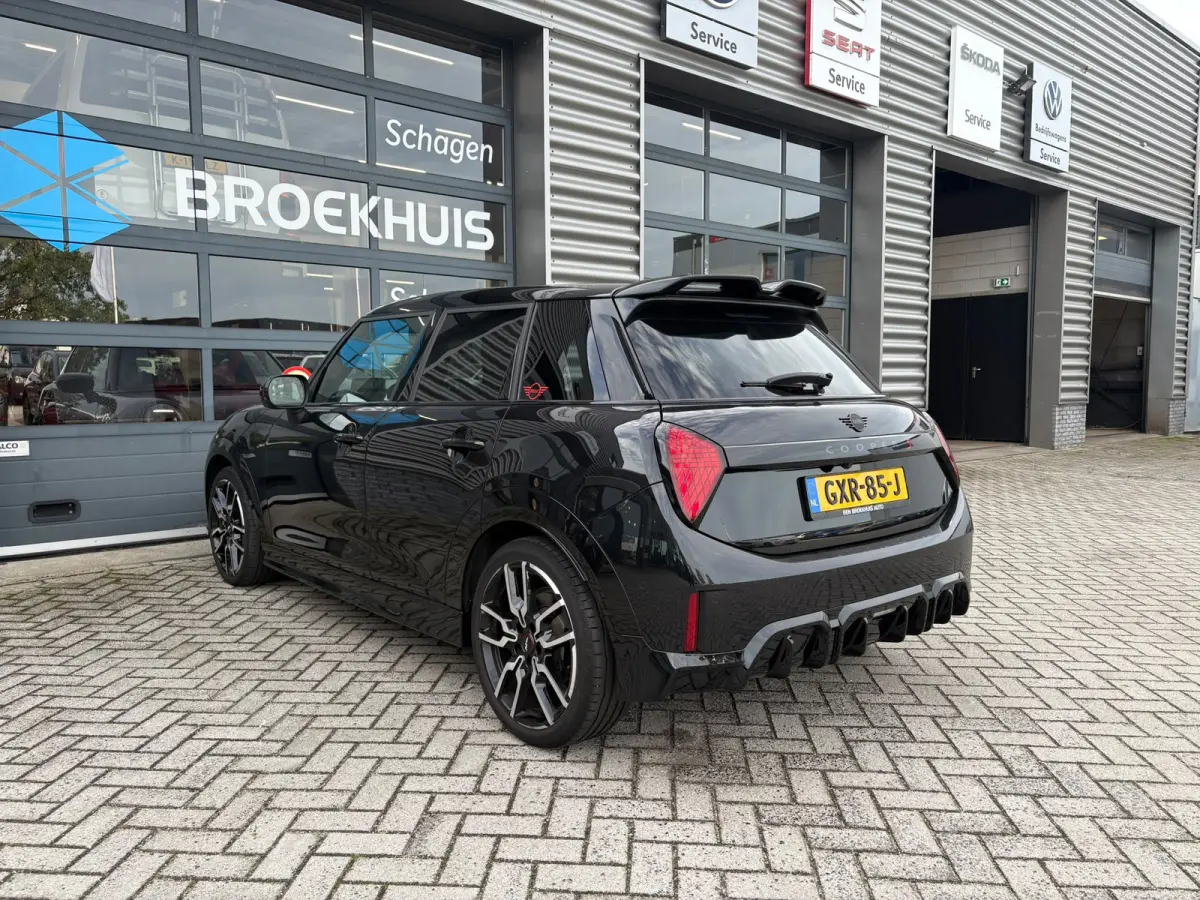 2.0 Cooper S John Cooper Works XL 204 pk | Achteruitrijcamera | Panoramadak | Apple Carplay |