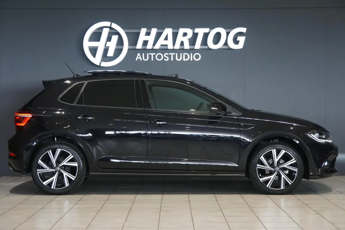 1.0 TSI R-Line Business + IQ LIGHT / KEYLESS / PANO / CAMERA