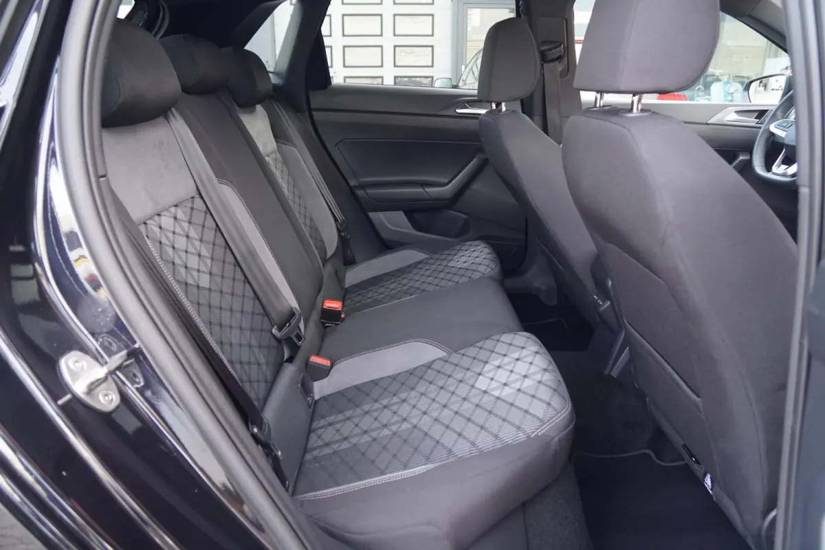 1.0 TSI R-Line Business + IQ LIGHT / KEYLESS / PANO / CAMERA