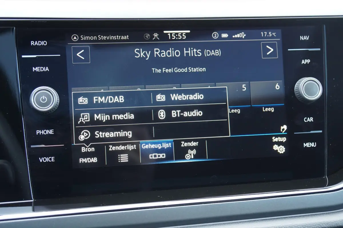 1.0 TSI R-Line Business + IQ LIGHT / KEYLESS / PANO / CAMERA