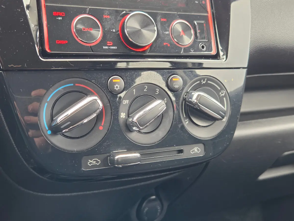 1.0 Cool+ / Hill hold / Start/stop systeem / Airco