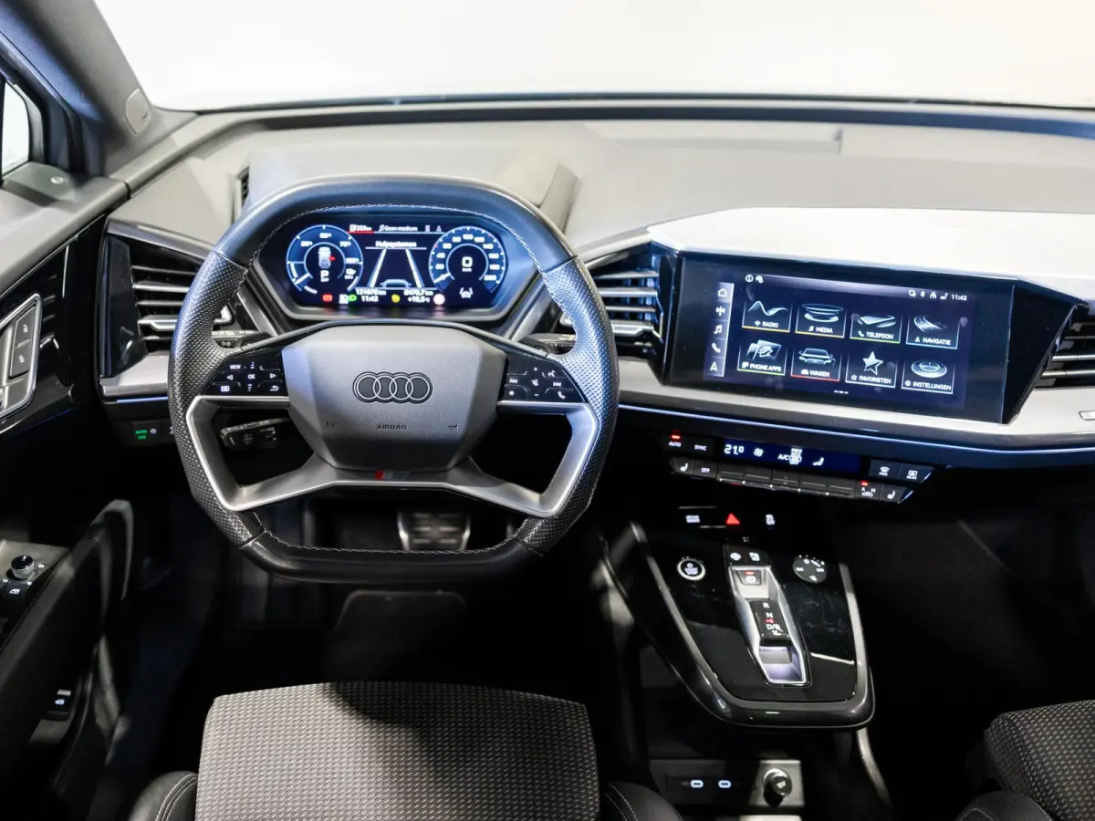 40 Launch edition S Competition 77 kWh SOH 94% / 204pk / Panorama dak / Warmtepomp / Sonos / Adaptieve dempers /