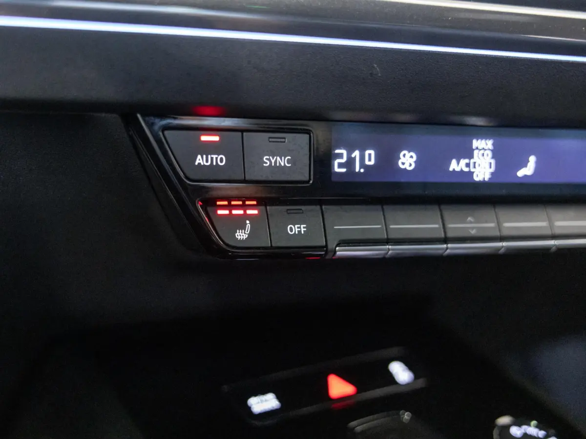 40 Launch edition S Competition 77 kWh SOH 94% / 204pk / Panorama dak / Warmtepomp / Sonos / Adaptieve dempers /