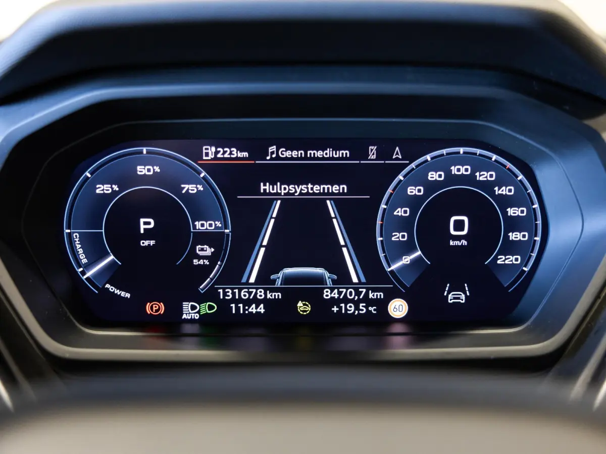 40 Launch edition S Competition 77 kWh SOH 94% / 204pk / Panorama dak / Warmtepomp / Sonos / Adaptieve dempers /