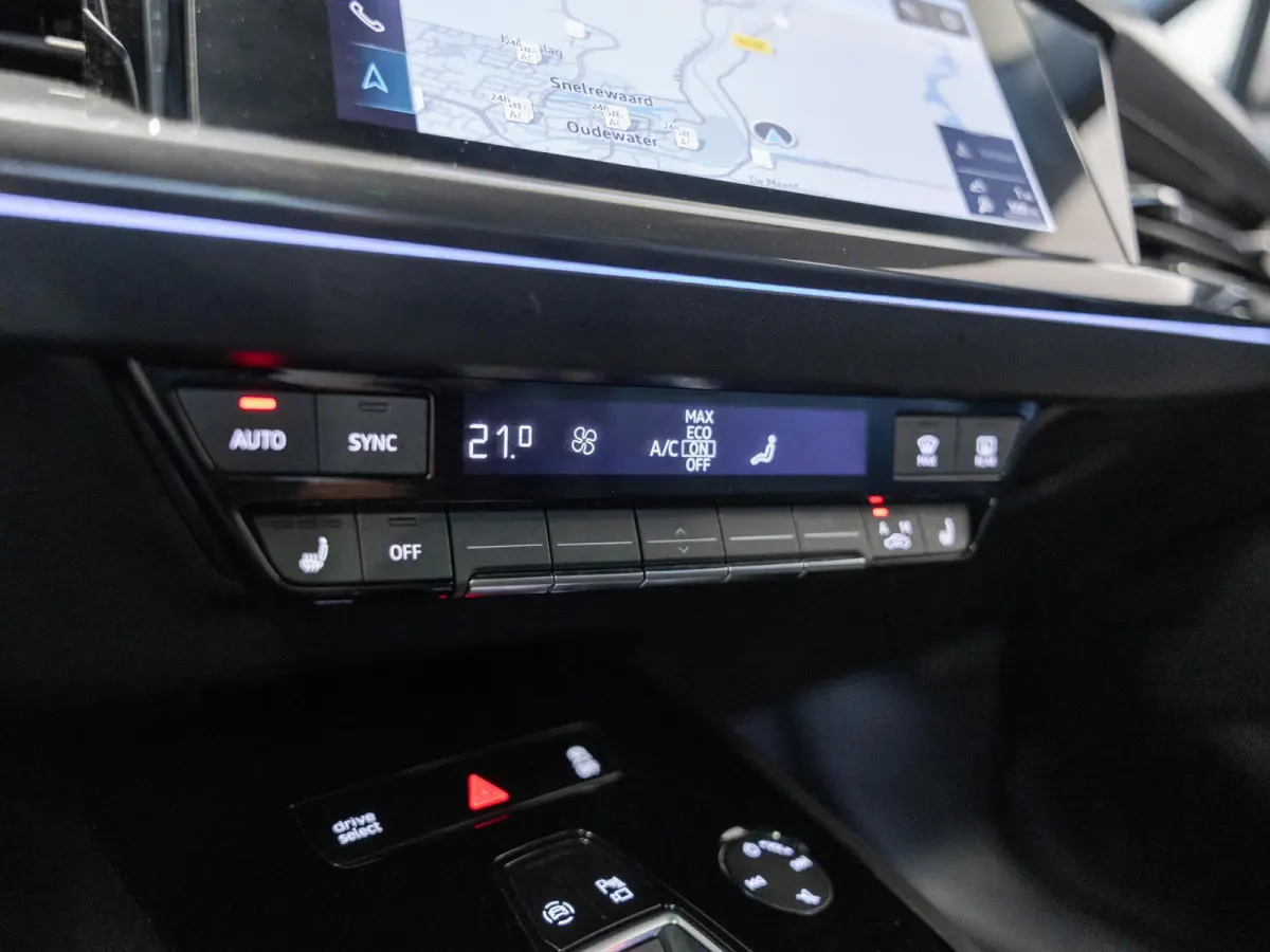 40 Launch edition S Competition 77 kWh SOH 94% / 204pk / Panorama dak / Warmtepomp / Sonos / Adaptieve dempers /
