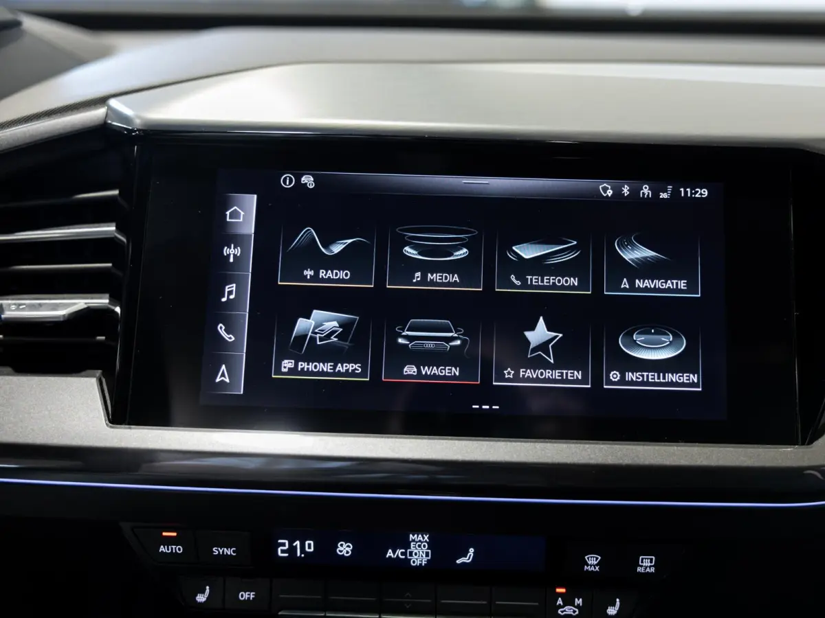 40 Launch edition S Competition 77 kWh SOH 94% / 204pk / Panorama dak / Warmtepomp / Sonos / Adaptieve dempers /