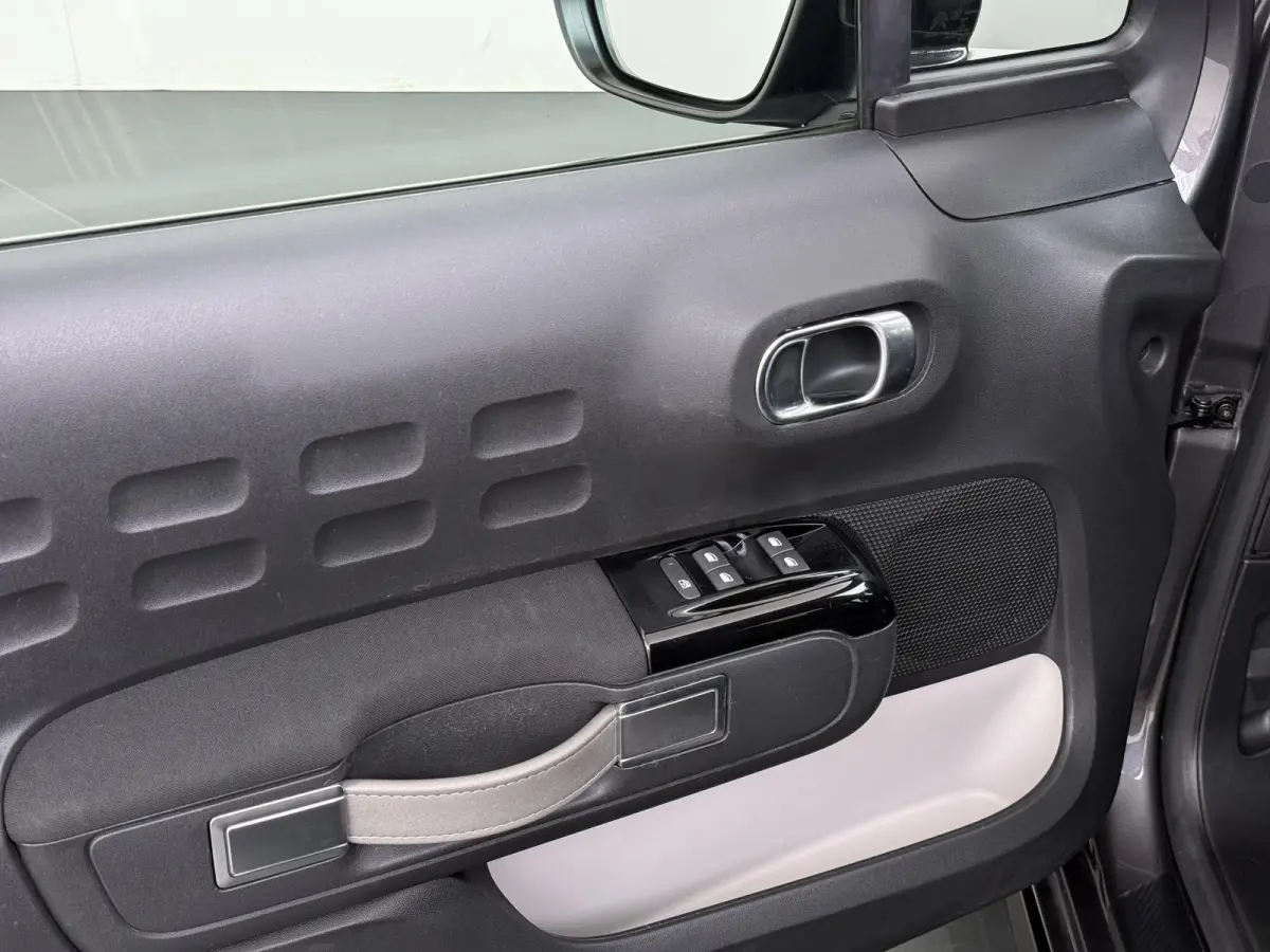 Shine 110pk | Navigatie | Camera achter | Trekhaak | Automatische airco | Cruise control | Lichtmetalen velgen | Apple Carplay en Android auto