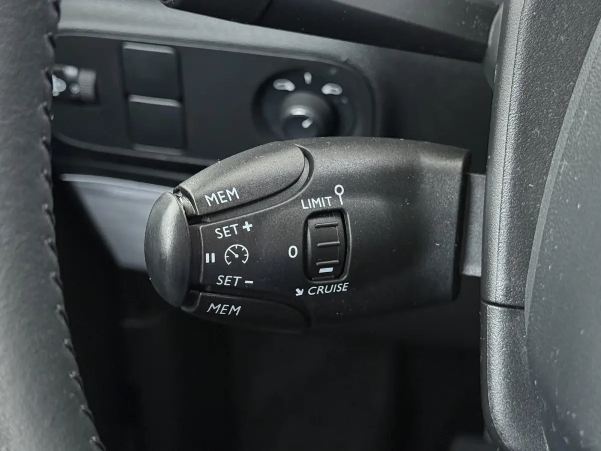 Shine 110pk | Navigatie | Camera achter | Trekhaak | Automatische airco | Cruise control | Lichtmetalen velgen | Apple Carplay en Android auto