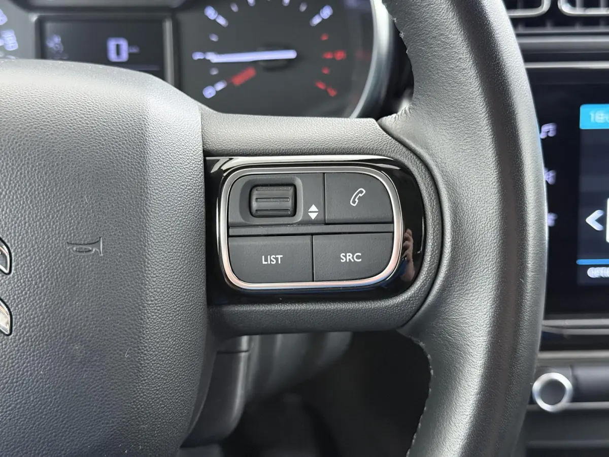 Shine 110pk | Navigatie | Camera achter | Trekhaak | Automatische airco | Cruise control | Lichtmetalen velgen | Apple Carplay en Android auto
