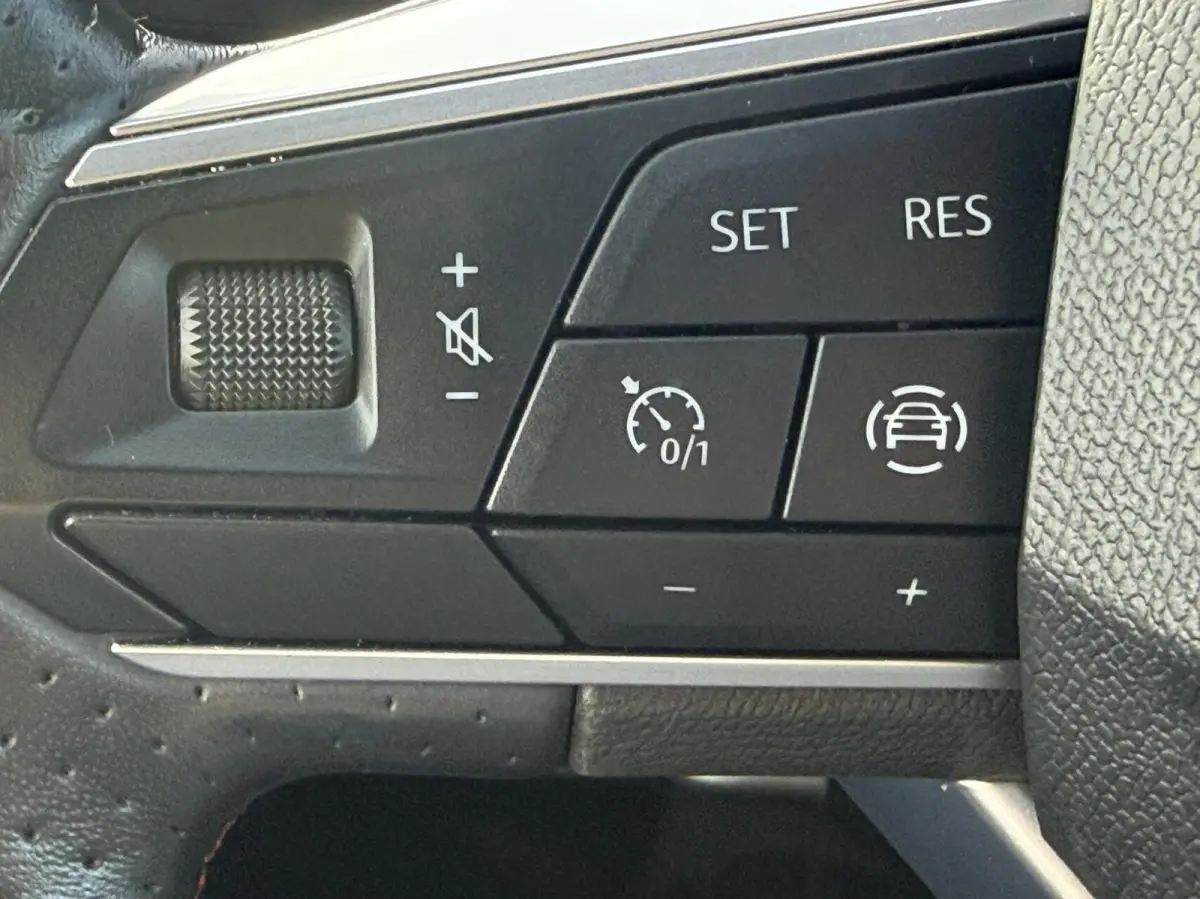 1.0 TSI FR Business Intense LMV,CLIMA