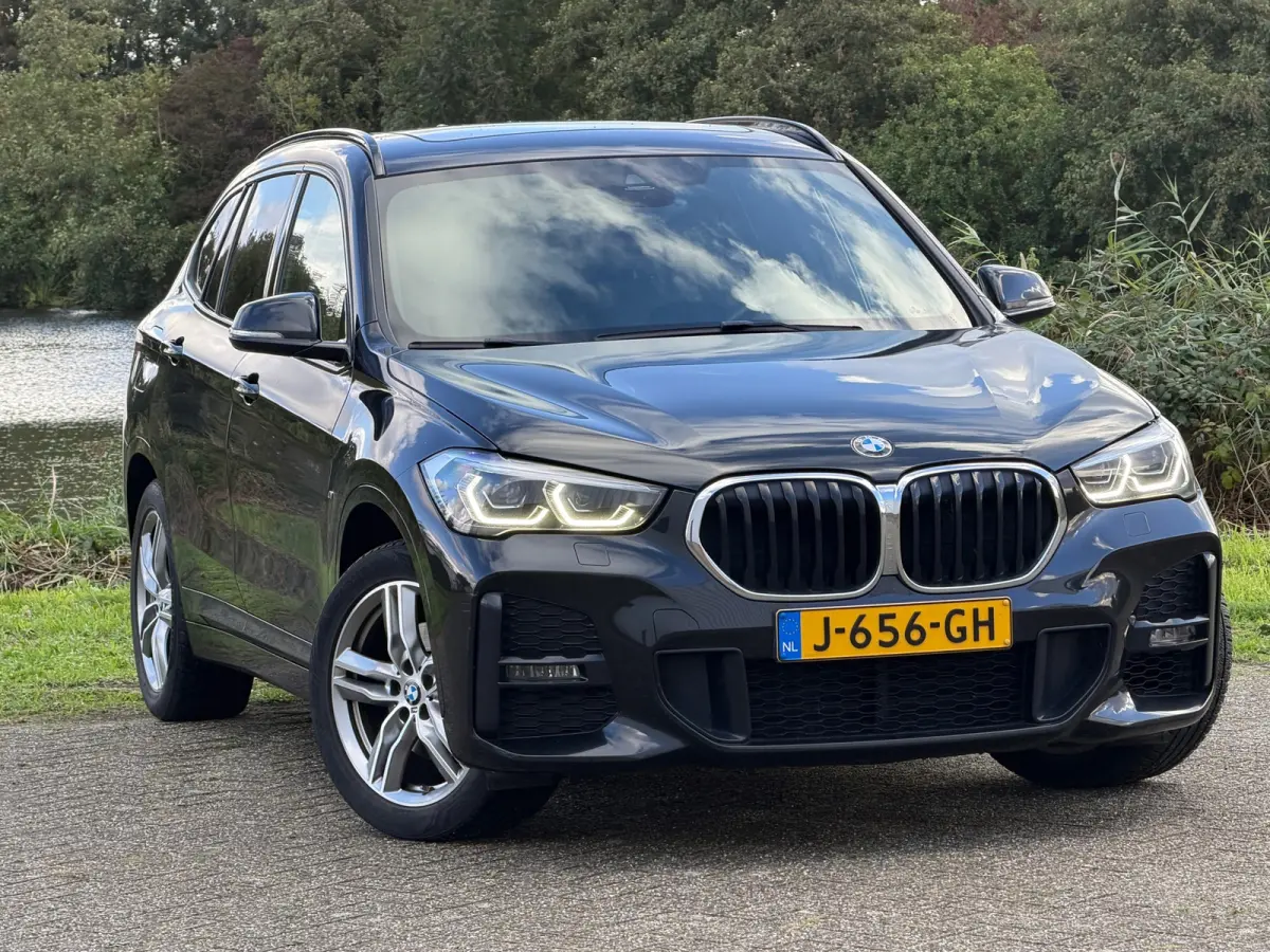 SDrive18i Executive Edition Automaat - Black Sapphire - Panorama/Camera/Stoelverwarming