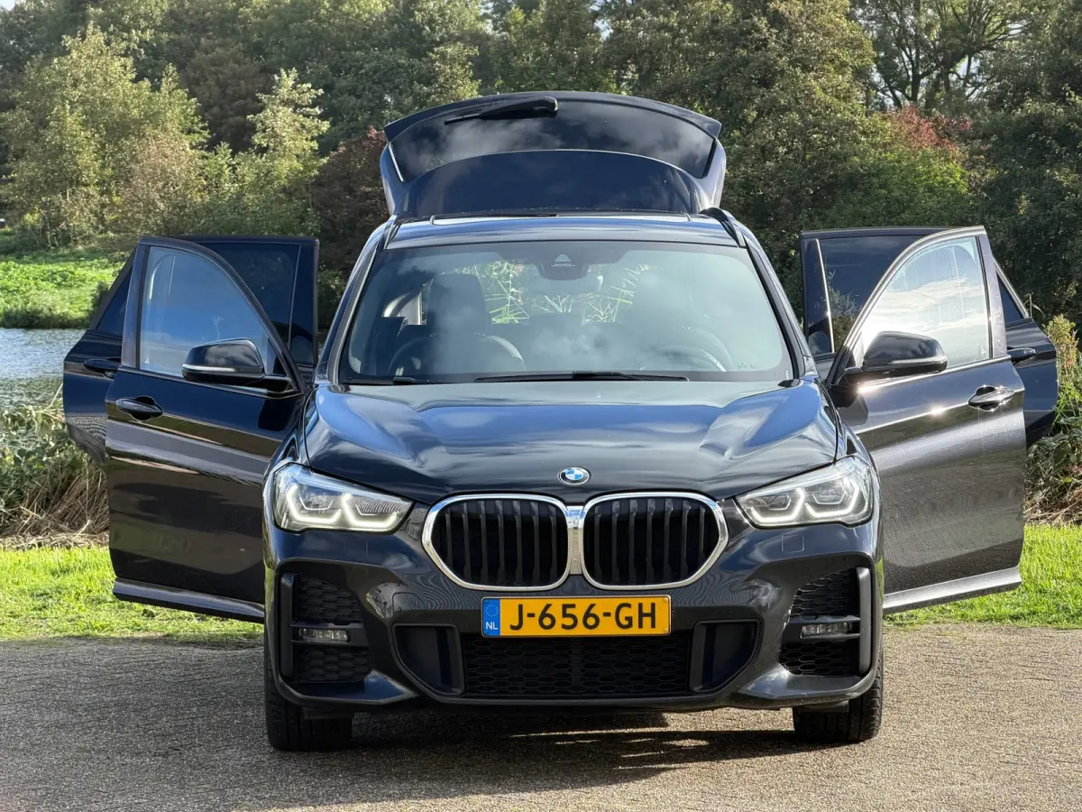 SDrive18i Executive Edition Automaat - Black Sapphire - Panorama/Camera/Stoelverwarming