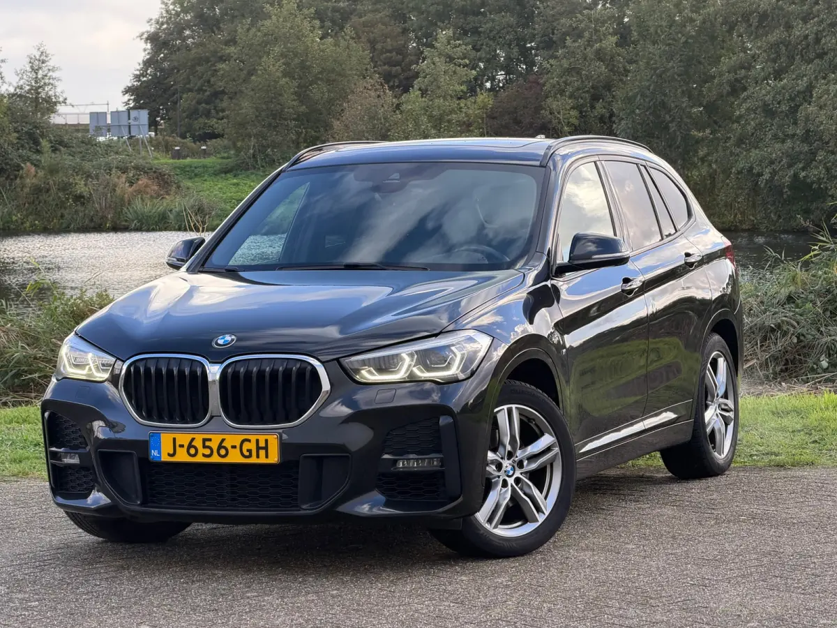 SDrive18i Executive Edition Automaat - Black Sapphire - Panorama/Camera/Stoelverwarming