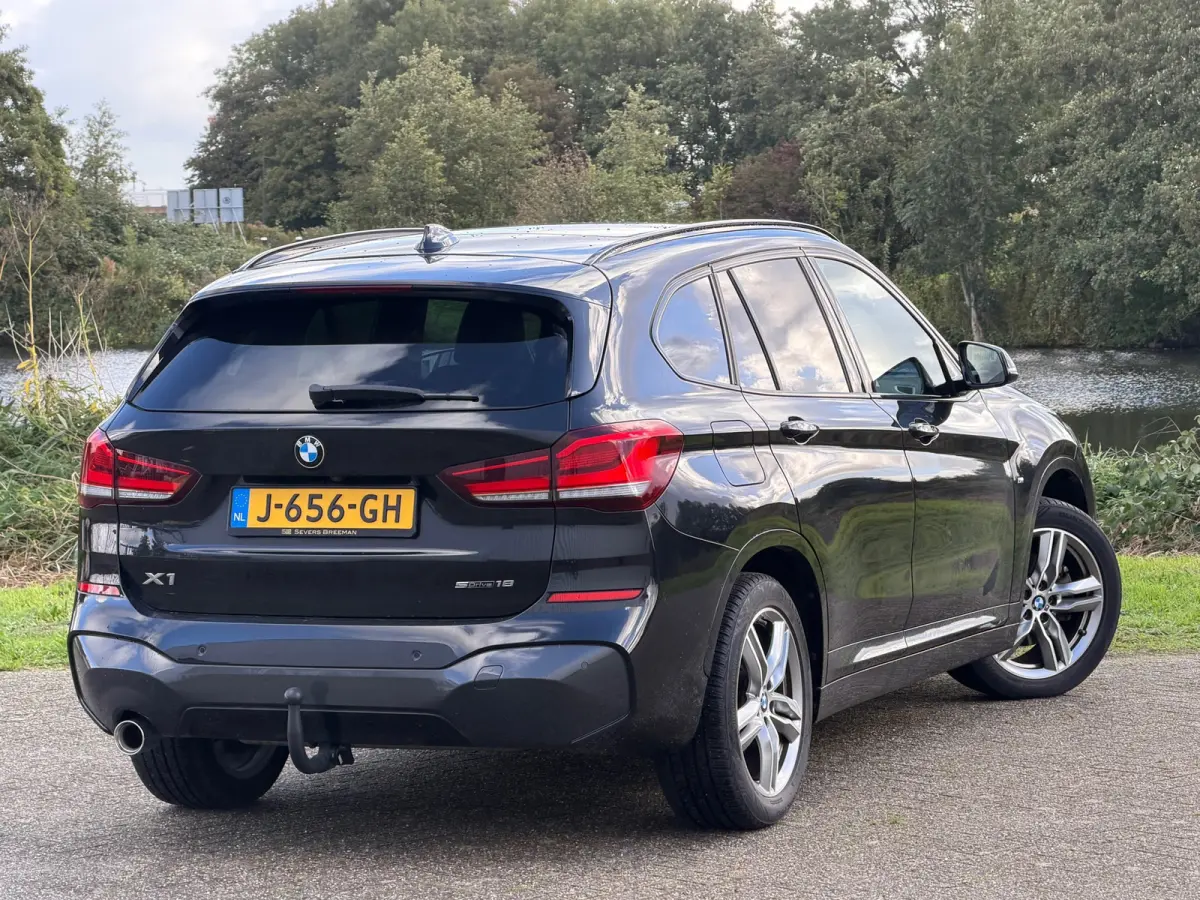 SDrive18i Executive Edition Automaat - Black Sapphire - Panorama/Camera/Stoelverwarming