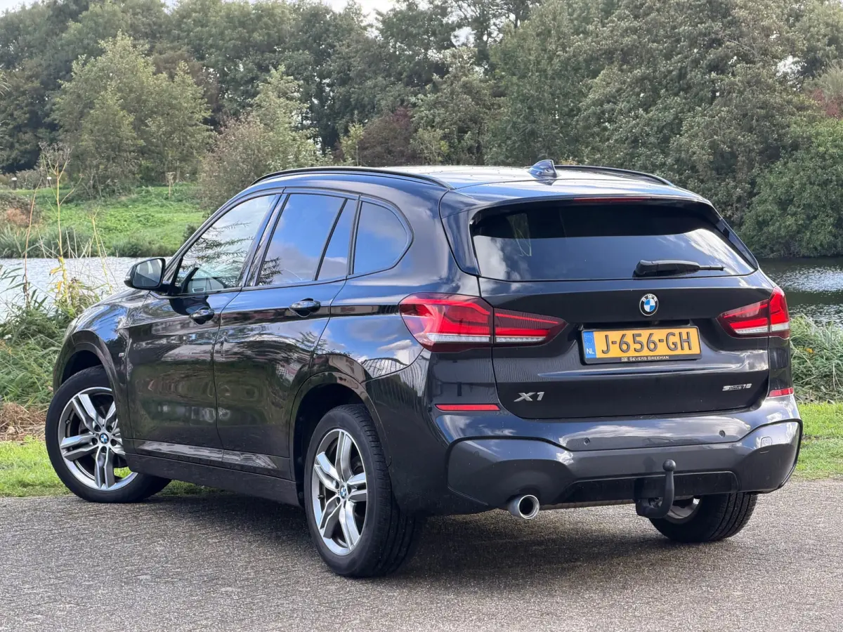 SDrive18i Executive Edition Automaat - Black Sapphire - Panorama/Camera/Stoelverwarming