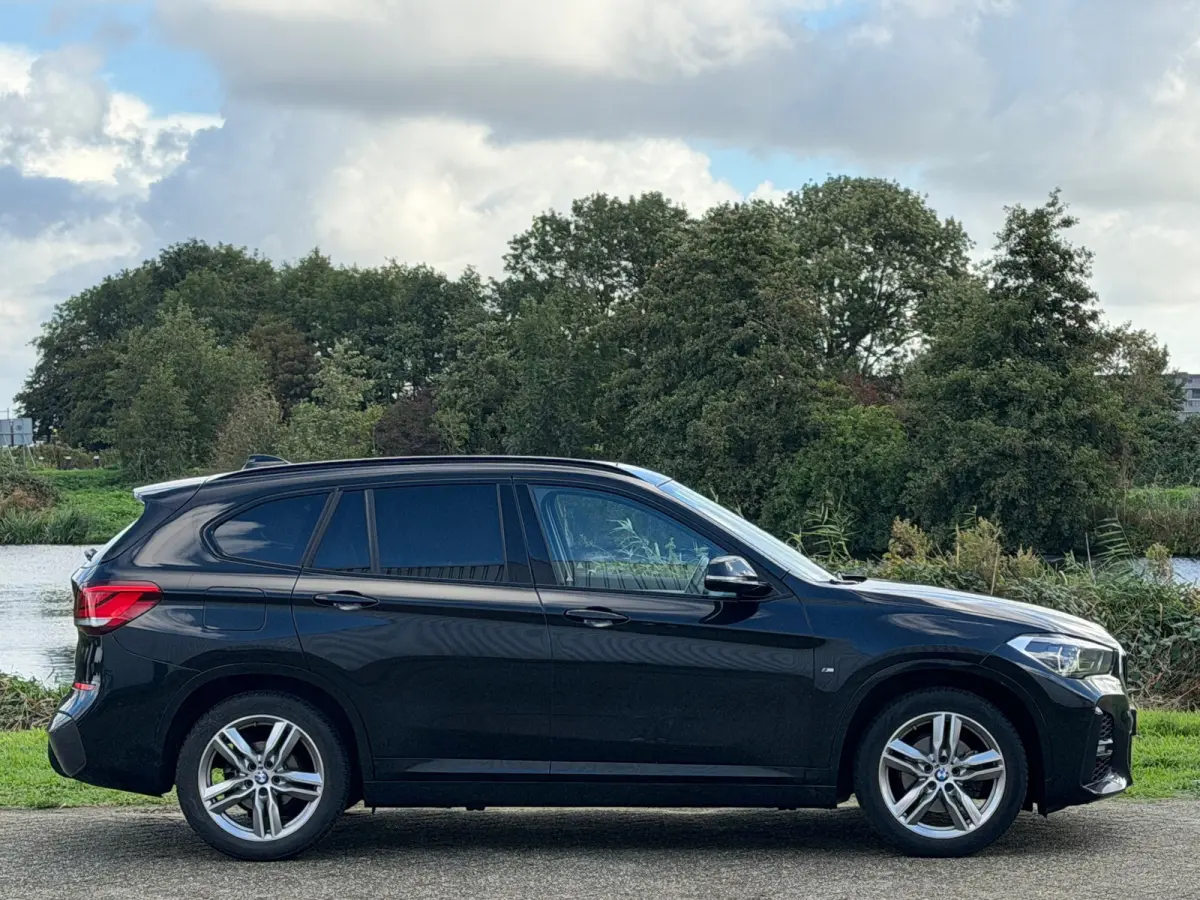 SDrive18i Executive Edition Automaat - Black Sapphire - Panorama/Camera/Stoelverwarming