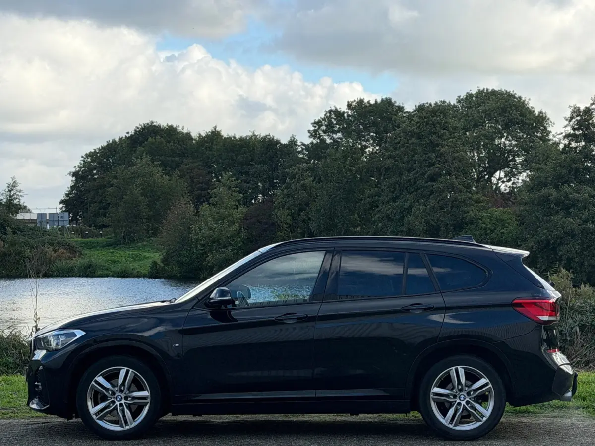 SDrive18i Executive Edition Automaat - Black Sapphire - Panorama/Camera/Stoelverwarming