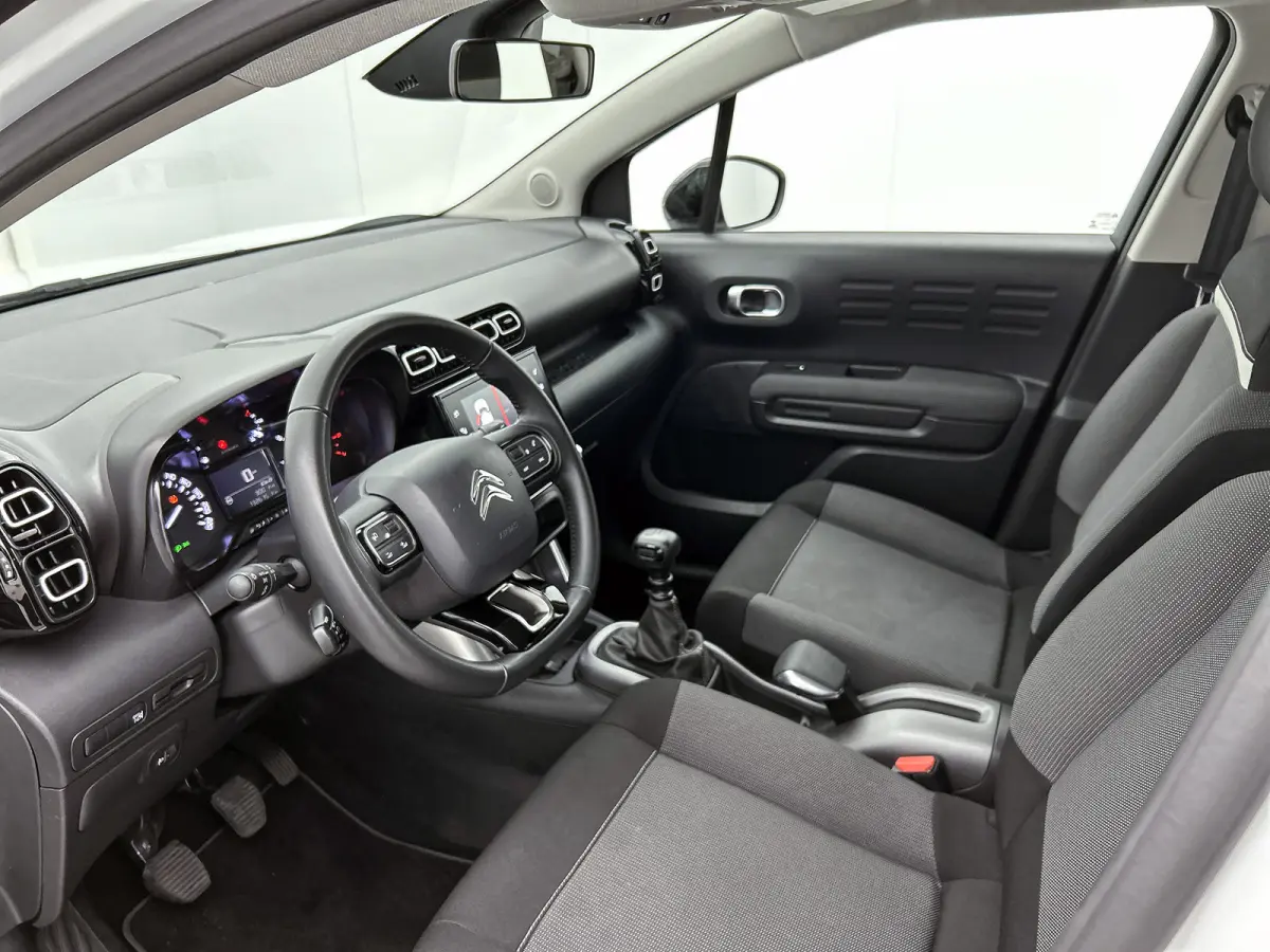 1.2 110PK Feel / Trekhaak / Hoge instap / Airco / Pdc / Distributie is vervangen / Apk 07-2027