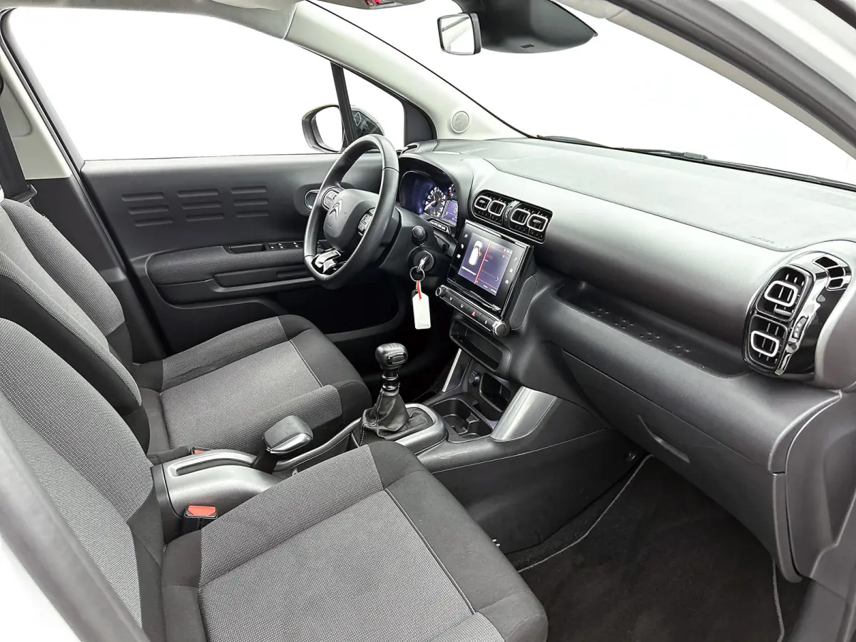 1.2 110PK Feel / Trekhaak / Hoge instap / Airco / Pdc / Distributie is vervangen / Apk 07-2027