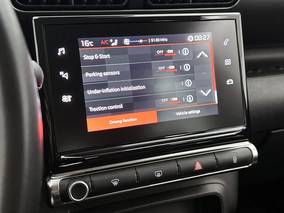 1.2 110PK Feel / Trekhaak / Hoge instap / Airco / Pdc / Distributie is vervangen / Apk 07-2027