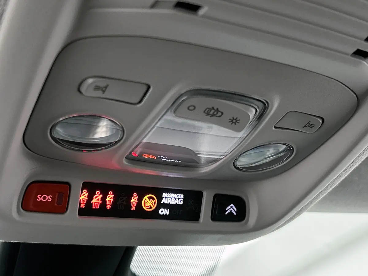1.2 110PK Feel / Trekhaak / Hoge instap / Airco / Pdc / Distributie is vervangen / Apk 07-2027