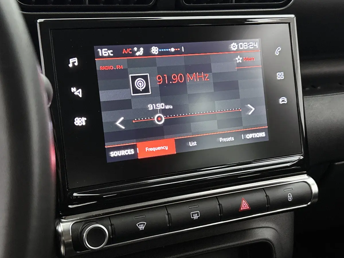 1.2 110PK Feel / Trekhaak / Hoge instap / Airco / Pdc / Distributie is vervangen / Apk 07-2027